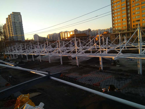 長春張拉膜優(yōu)先搭建支撐結(jié)構(gòu)，創(chuàng)新提升施工效率與安全性